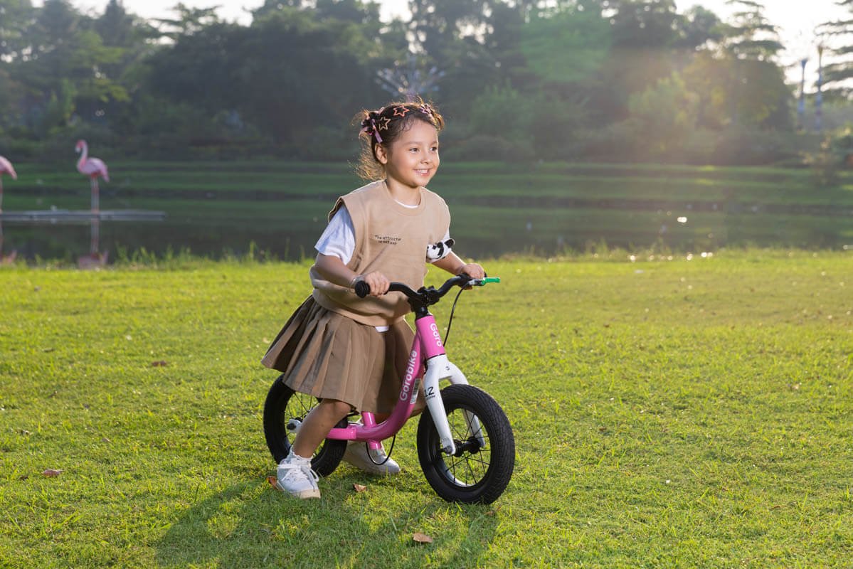 Xe đạp thăng bằng cho bé