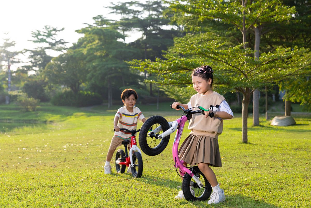 Xe đạp thăng bằng cho bé